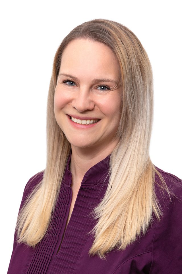 Dr. Erika Láda